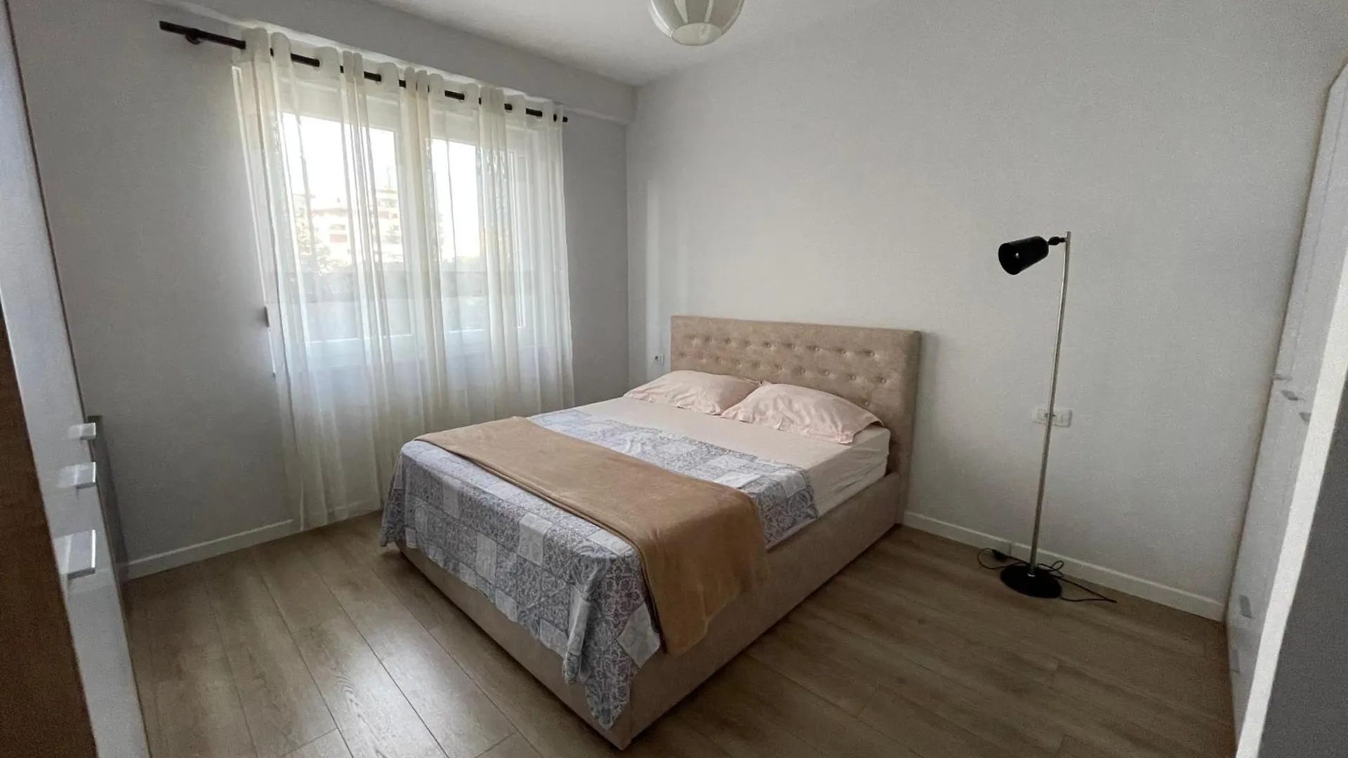 Bonbon 1 - Quiet Central 1 Bedroom Tirana